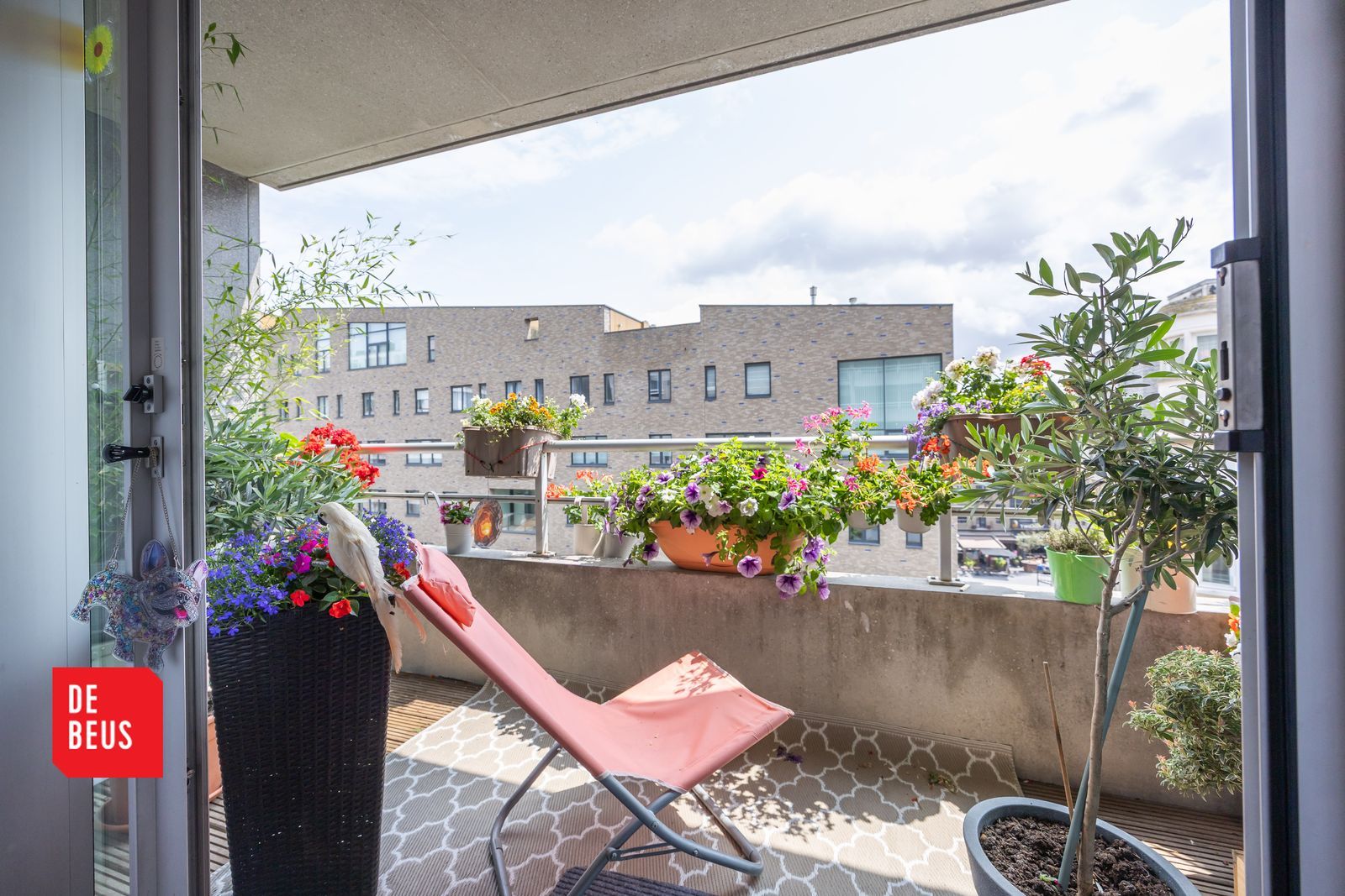 Stijlvol appartement met zuidgericht terras en staanplaats in hartje Oostende foto {{pictureIndex}}