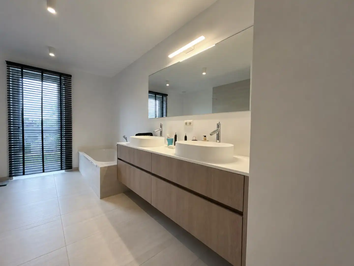 Eigentijds wonen, rustig gelegen. foto 13