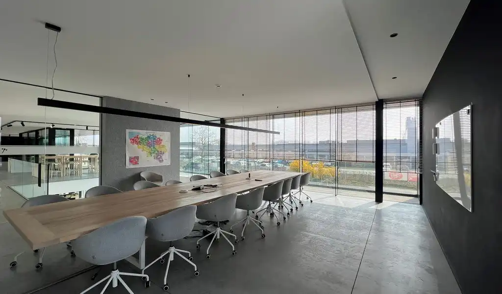 Recent bedrijfsgebouw met prachtige kantoren te huur in Lokeren foto 5