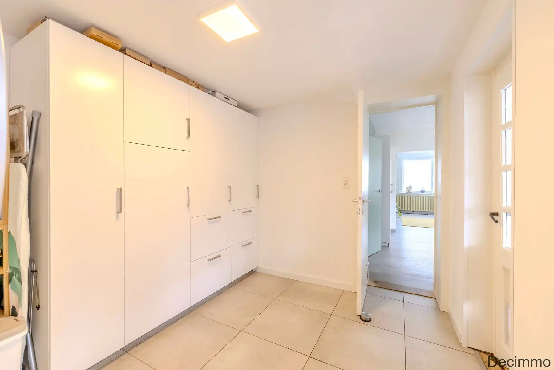 Deels gerenoveerde woning met 3 slpks en ruime zolder op ca. 470 m² grond. foto 11