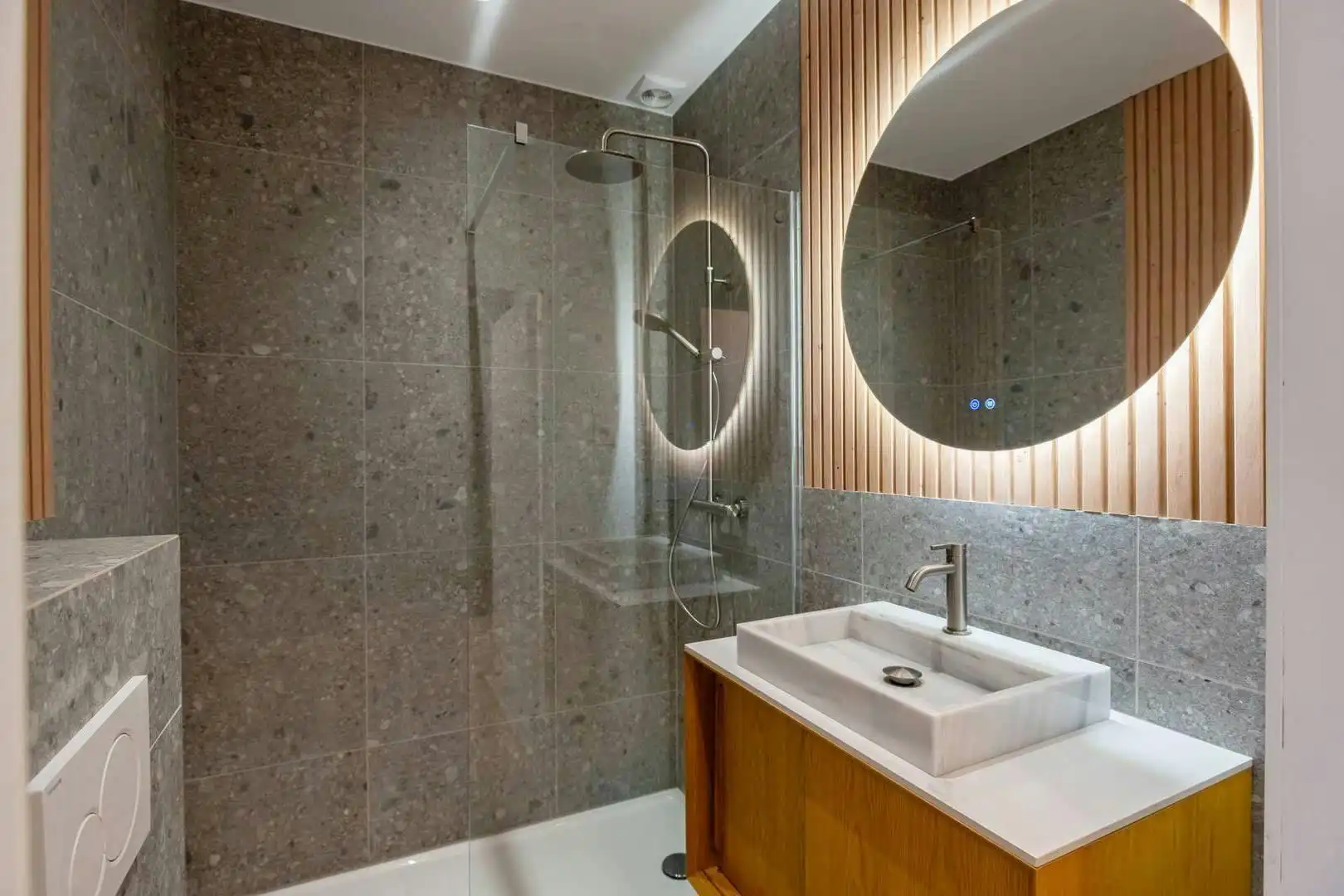 Gerenoveerd gelijkvloers appartement met twee slaapkamers foto 6