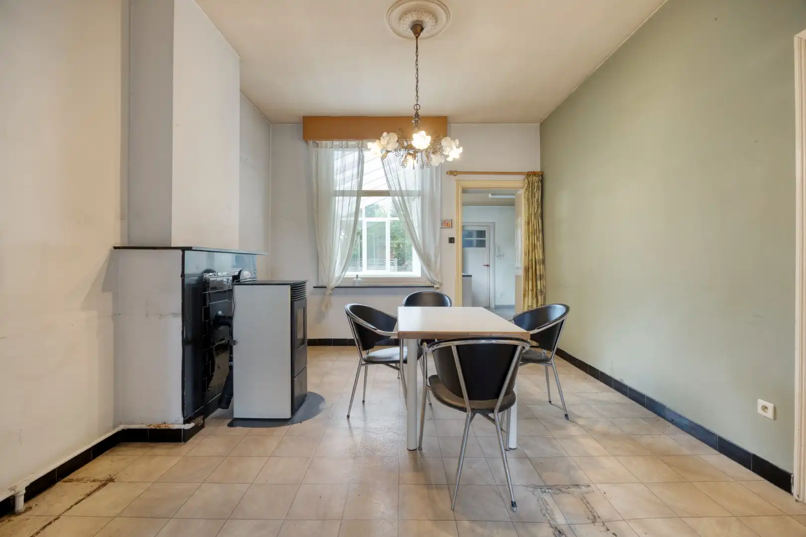 Te renoveren woning met 2 slpks op een perceel van 827 m² !  foto 4