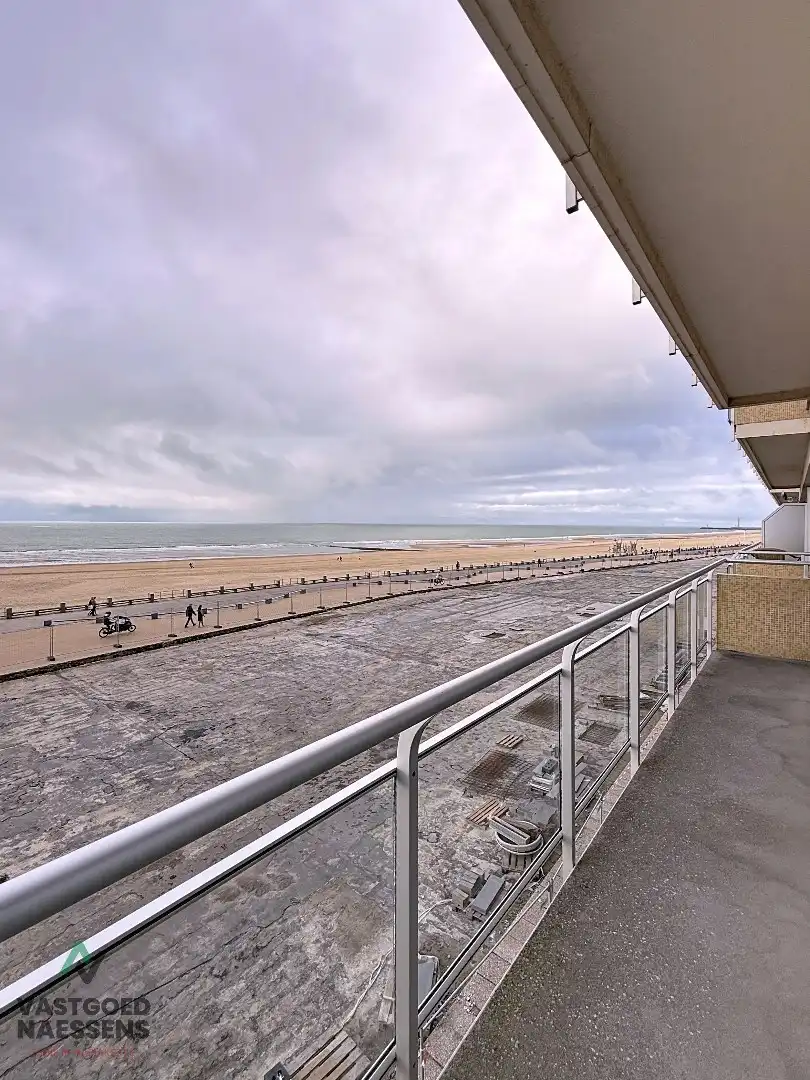 SCHITTEREND VERNIEUWD 3 SLPK APP MET ZICHT OP ZEE EN TERRAS foto 4