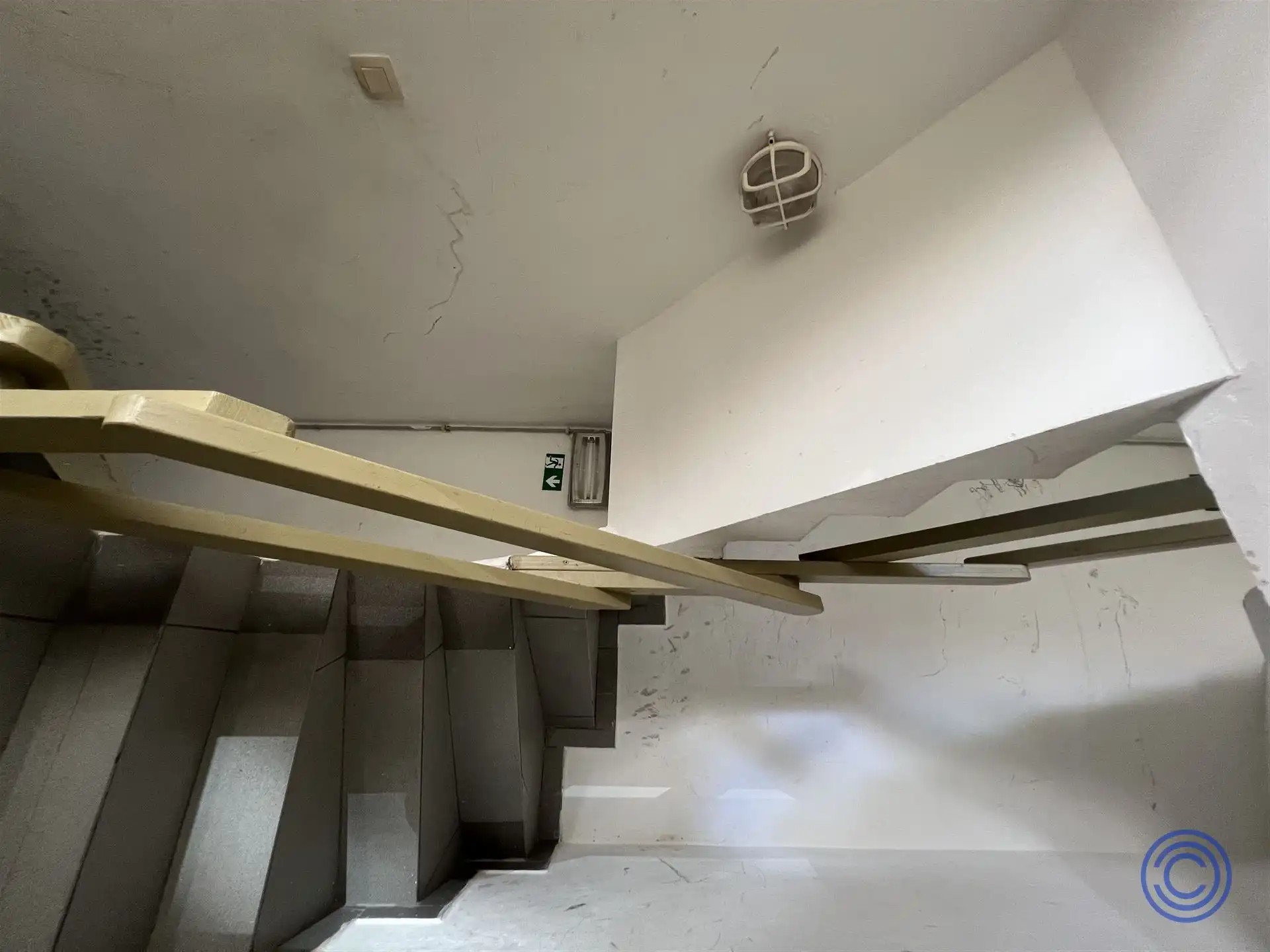 Vergund appartementsgebouw met garages! foto 7