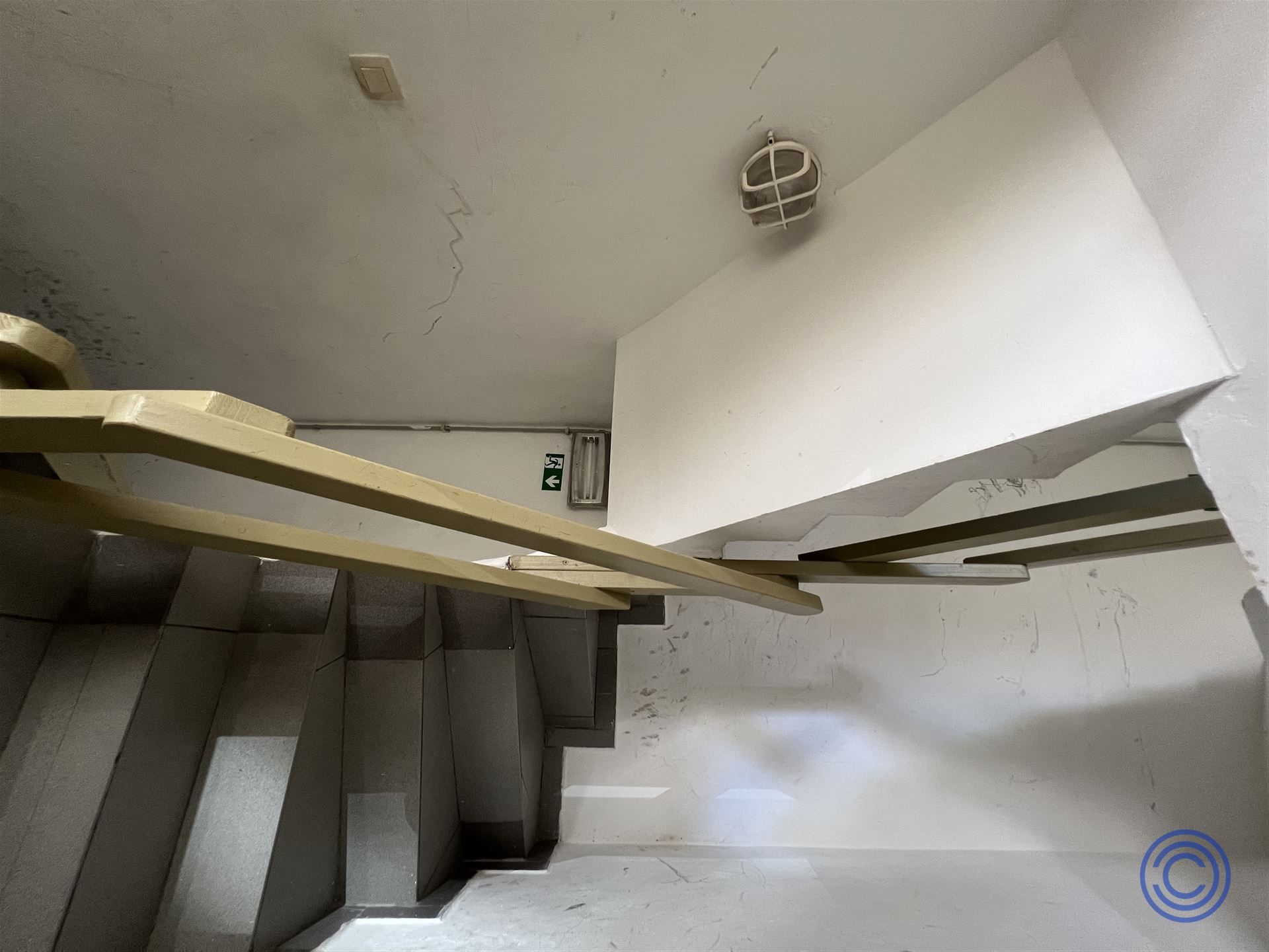 Vergund appartementsgebouw met garages! foto 7