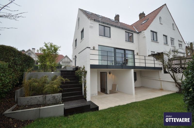 Stijlvol gerenoveerde koppelwoning in het hart van Duinbergen, op wandelafstand van het strand en sportcomplex Oase-Duinenwater foto 24