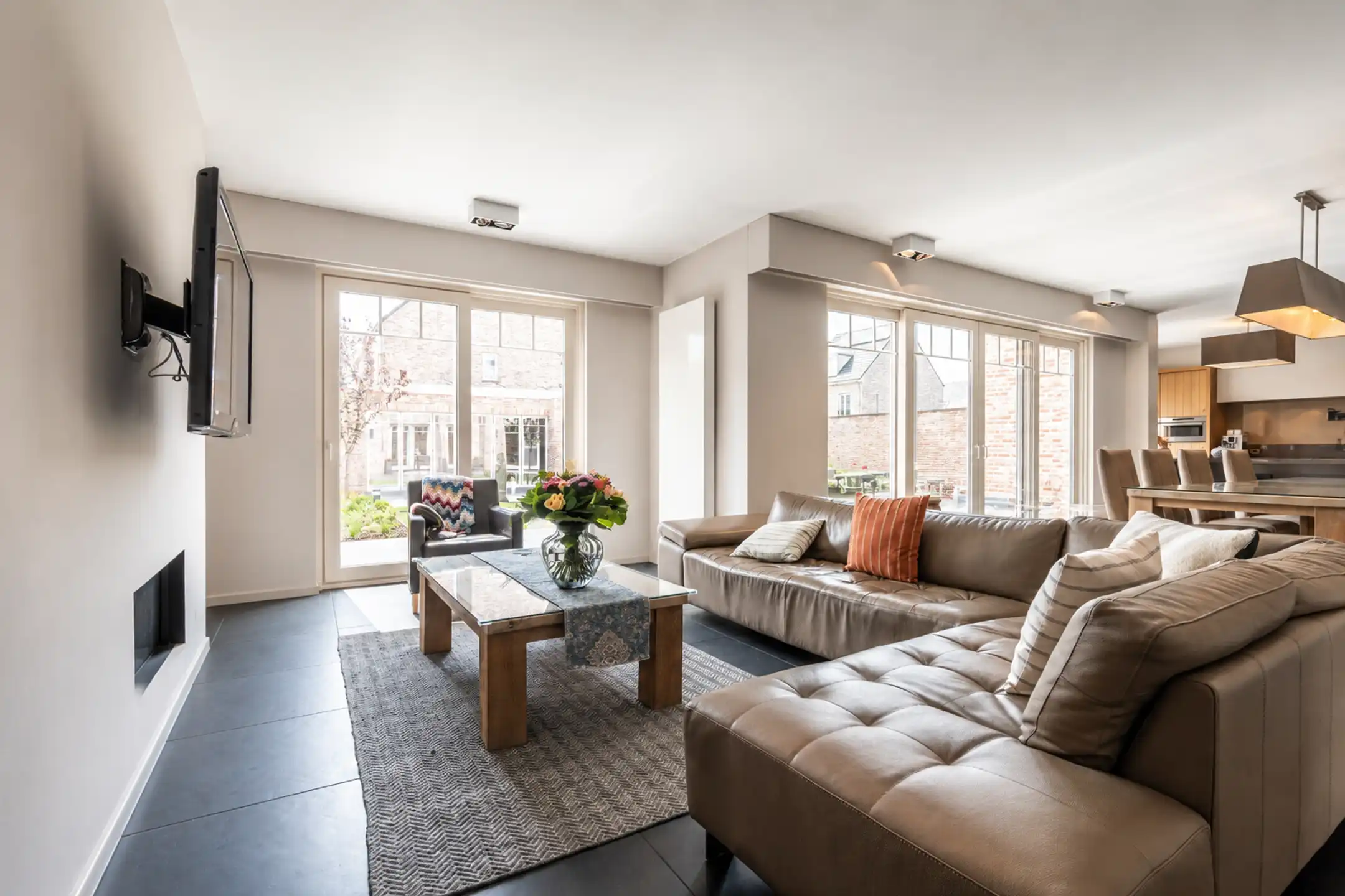 Verrassend ruime woning op toplocatie met binnenzwembad foto 6