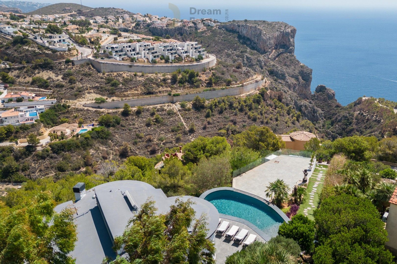 Volledig gerenoveerde villa met fantastisch zeezicht in Cumbre del sol foto {{pictureIndex}}