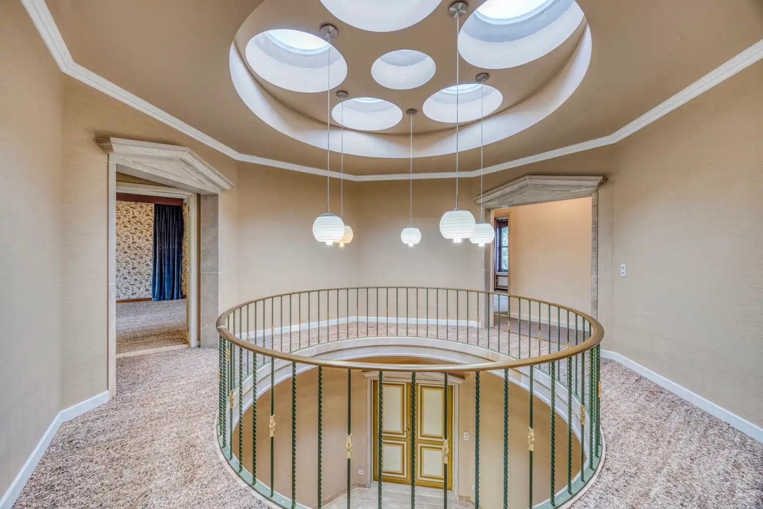 STATIGE VILLA VOOR PRIVE OF VRIJ BEROEP MET RUIME TUIN   foto 15