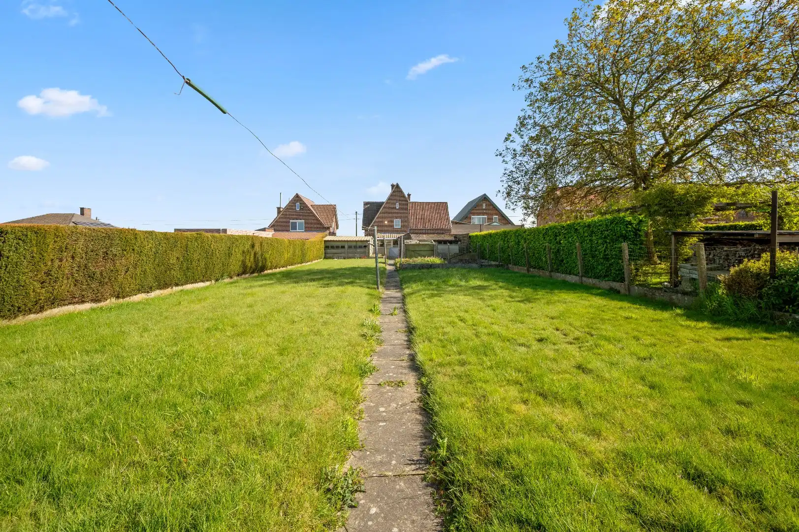 Te renoveren half open bebouwing met een ruime tuin en een prachtig zicht op de velden foto 28