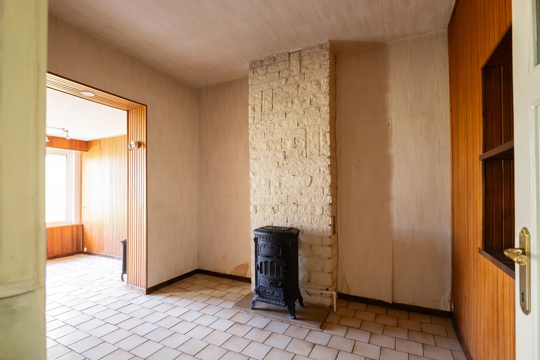Te renoveren woning met potentieel in Drogenbos foto 2