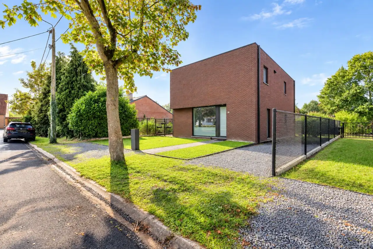 Recente energiezuinige woning met 4 slaapkamers in het bosrijke Wiemesmeer (Zutendaal) foto {{pictureIndex}}