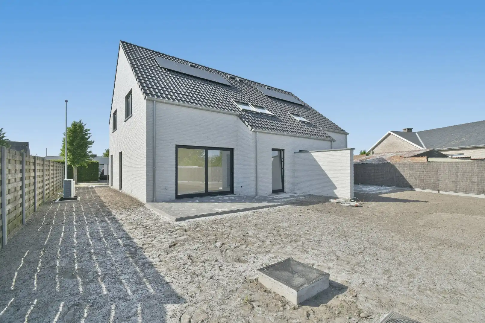 Gezinswoning met drie slaapkamers op goeie locatie foto 2