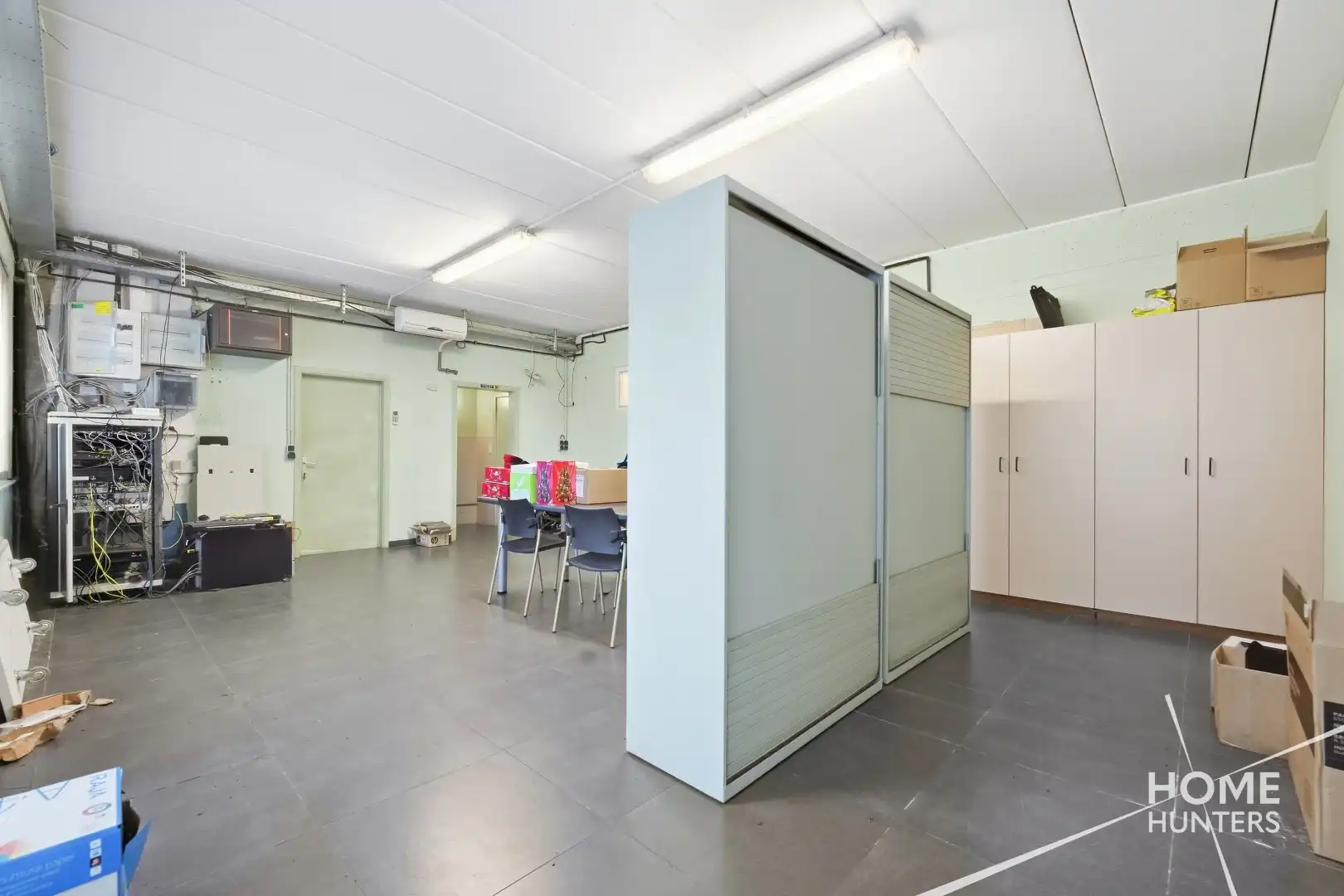 UITZONDERLIJK BEDRIJFSGEBOUW MET 2.268 M² LOODSRUIMTE EN 528 M² KANTOREN IN IEPER foto 11