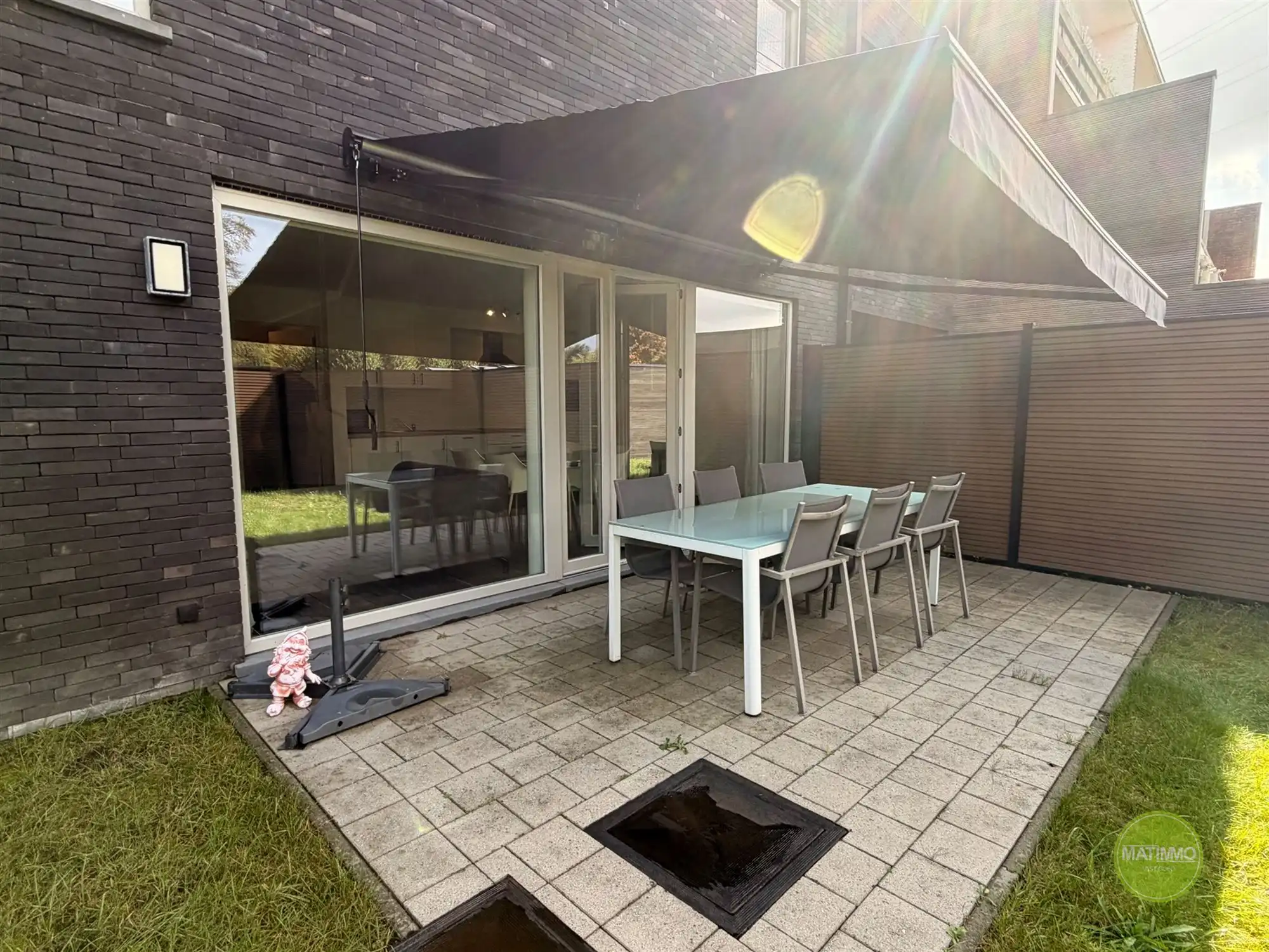 GELIJKVLOERS APPARTEMENT MET PRIVÉTUIN EN CARPORT IN MOL foto 3