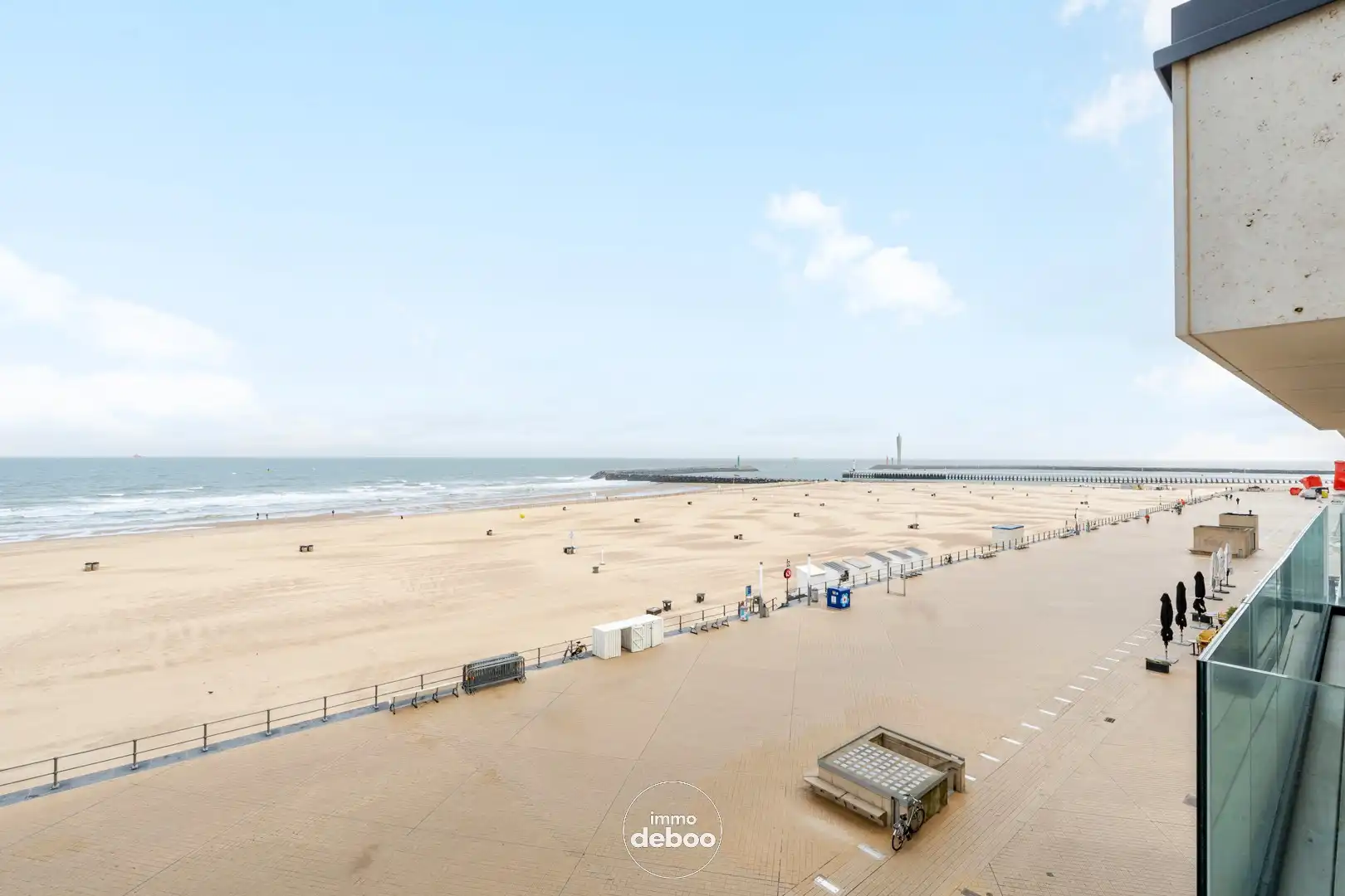 Kwalitatief gerenoveerde studio met frontaal zeezicht foto 9