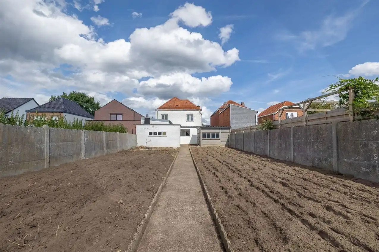 Degelijke gezinswoning met 3slpk, garage, zuid-west gerichte tuin foto 3