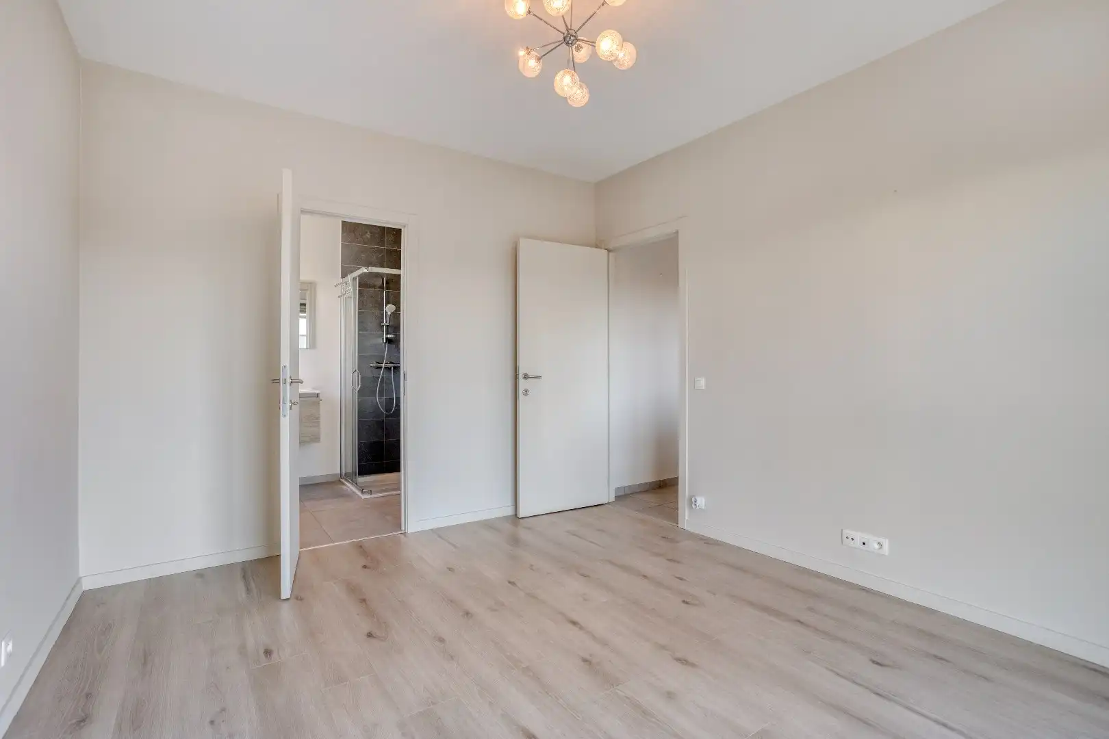 Recent app (76m²!) met 1 slpk, ruim terras en kelder foto 16