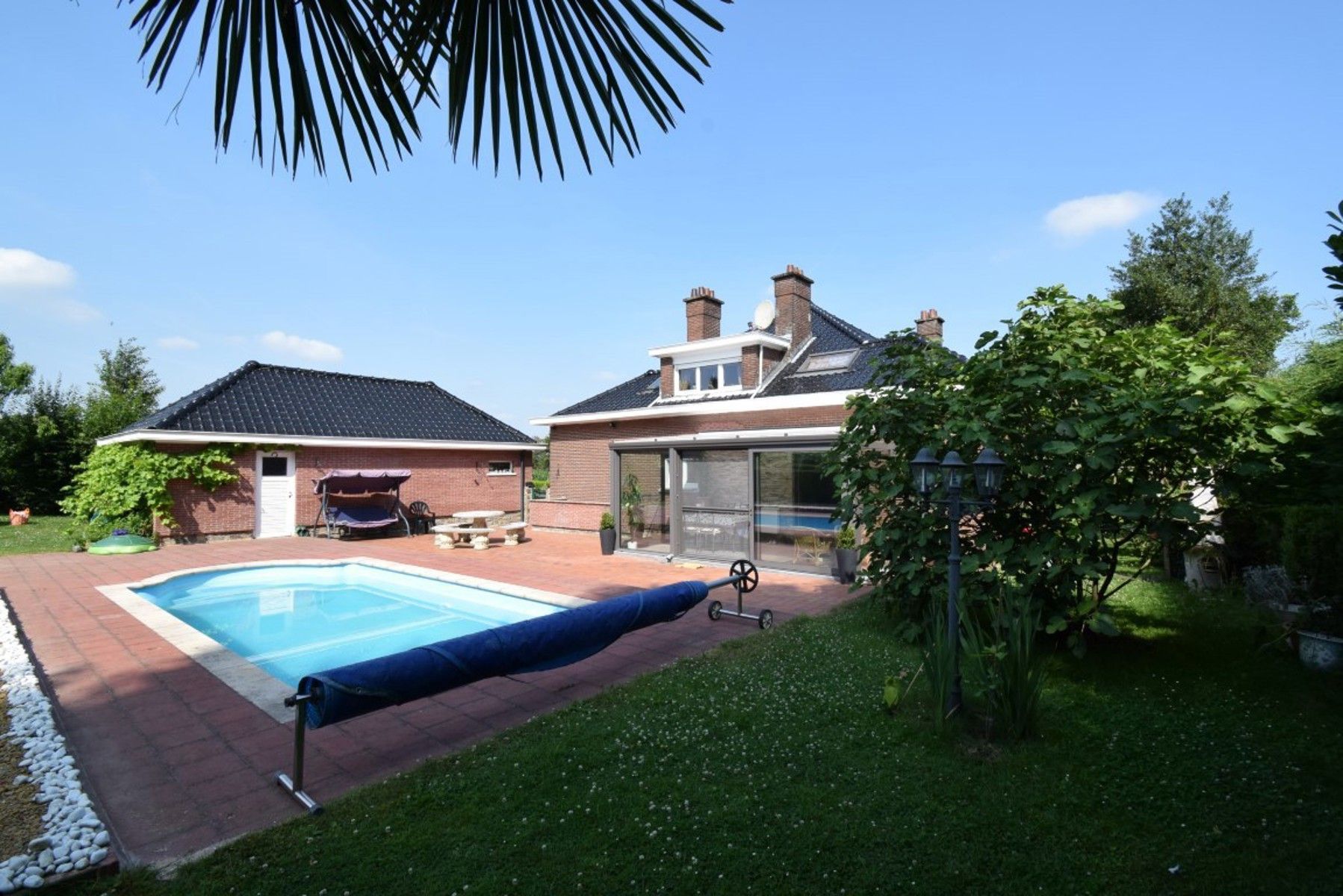 Ruime villa met 5 slaapkamers en zwembad foto 2