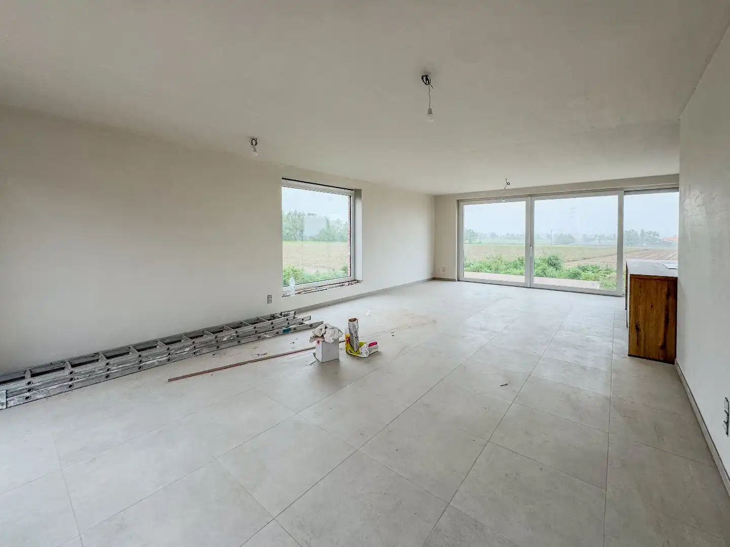 Nieuwbouwwoning met 4 slaapkamers, carport en tuin foto 2