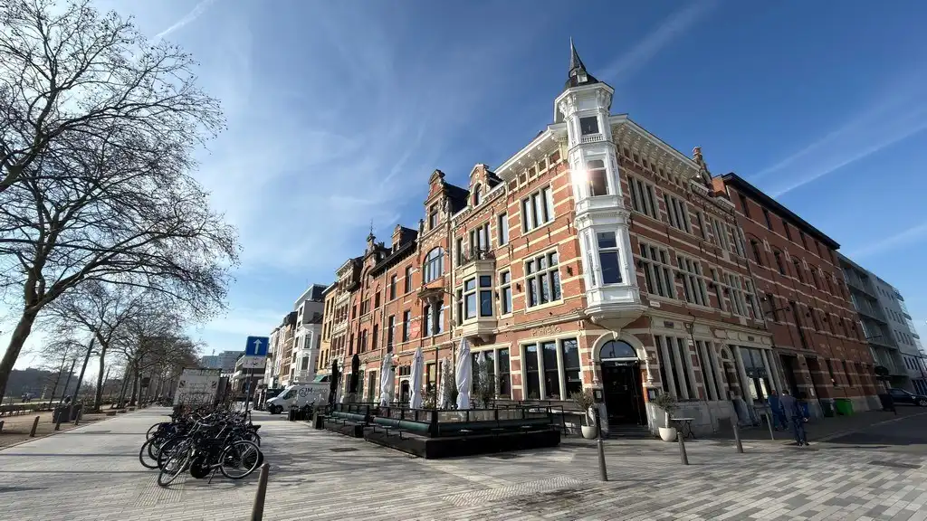 Mooi gerenoveerde kantoorruimte te huur aan 't Zuid in Antwerpen foto 14