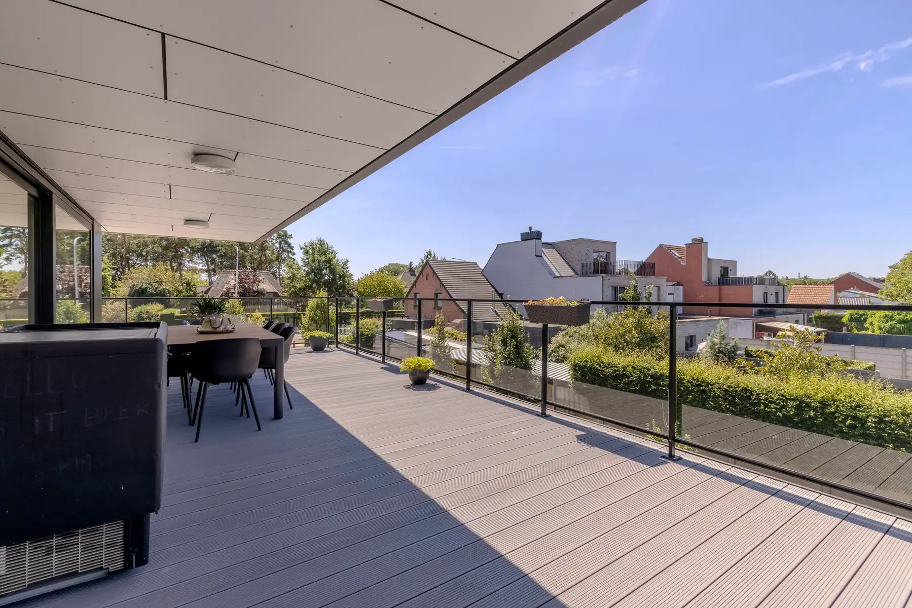 Ruim appartement met 2 slpks, terras van 71m2 en 2 staanplaatsen foto 15