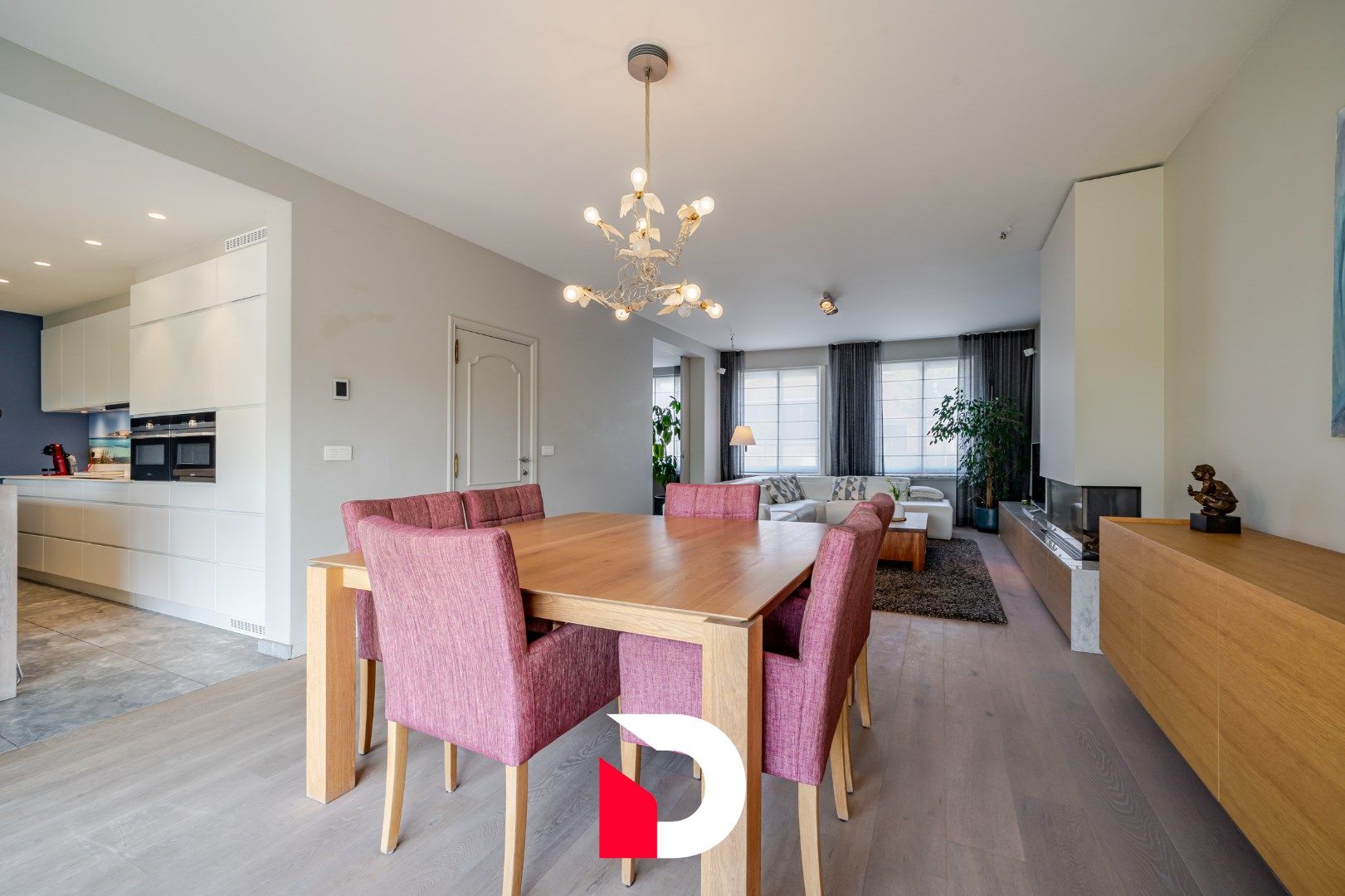 Stijlvol gerenoveerde woning met 5 slaapkamers en zwemvijver op topligging in Brugge foto 6