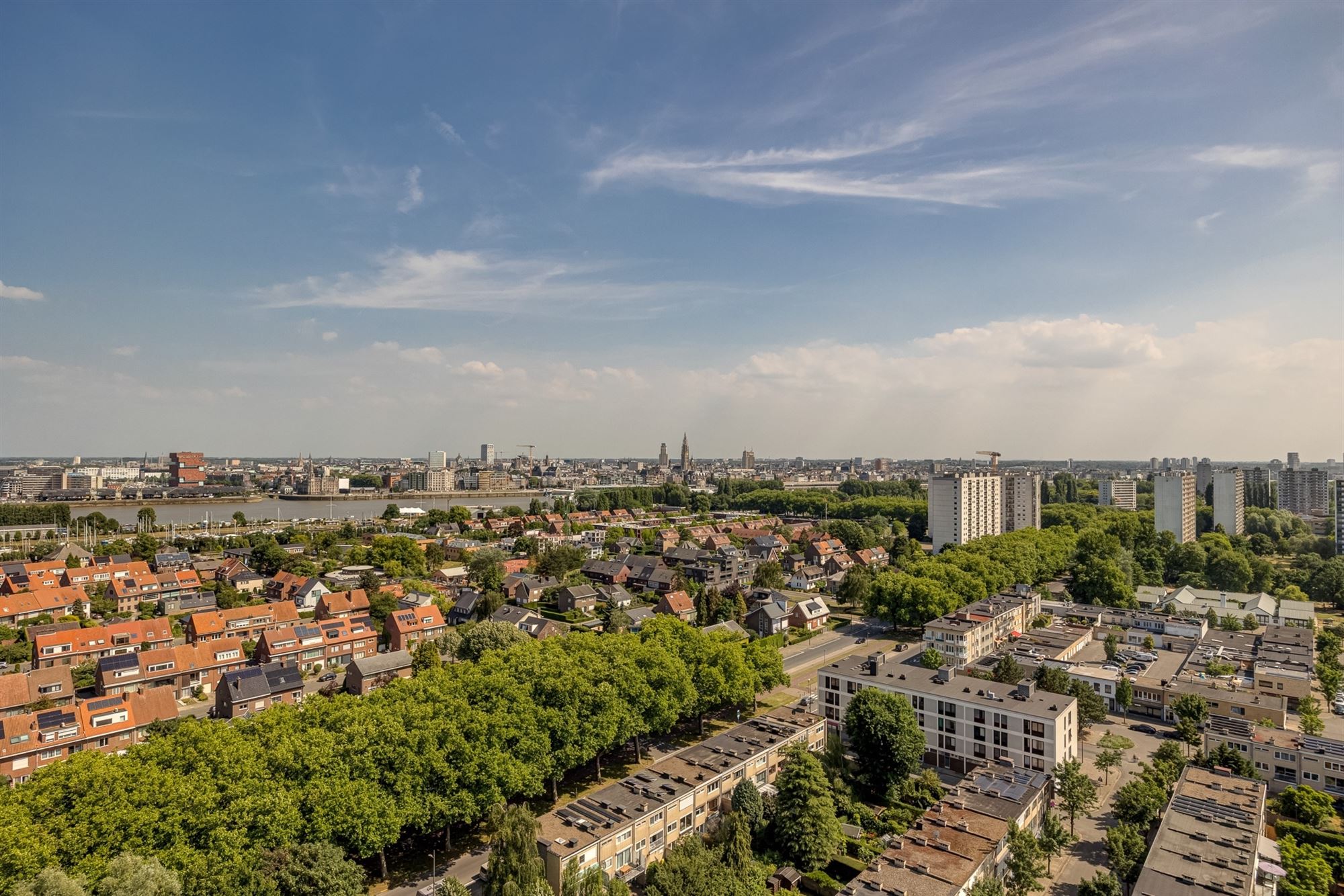 Appartement in 'de Riverside Tower' met prachtig uitzicht foto 3