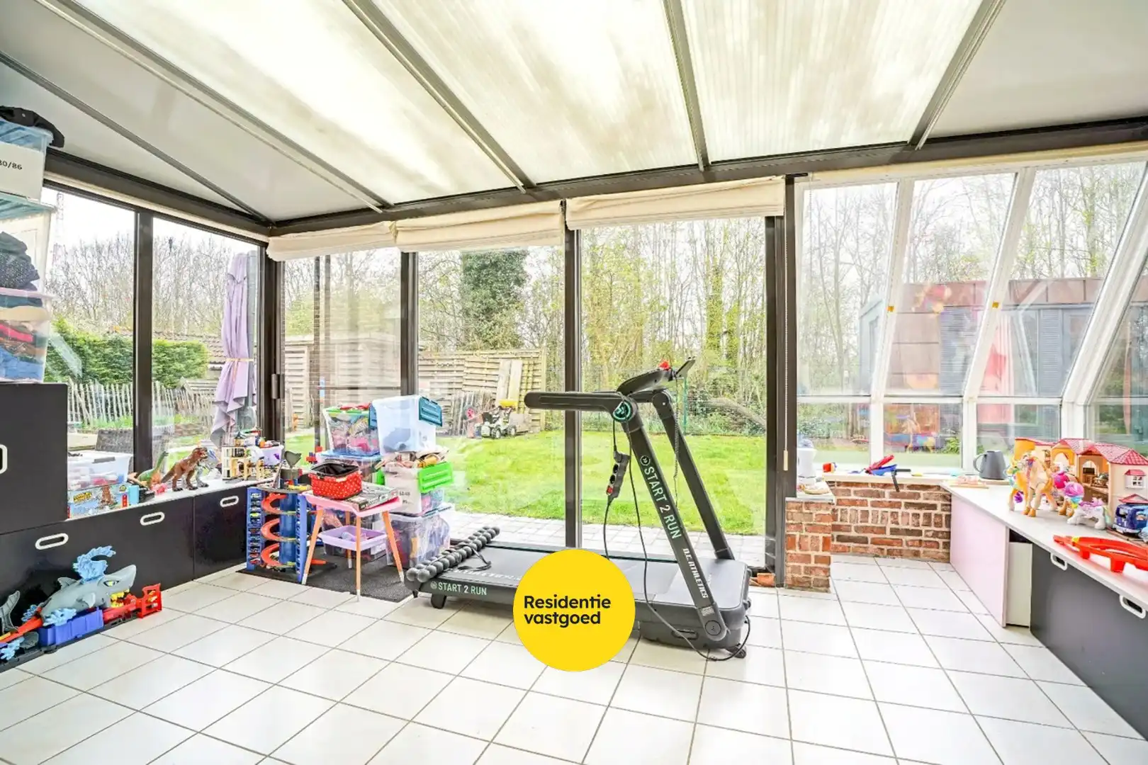 Gerenoveerde alleenstaande woning op 637m² te Veurne! foto 12