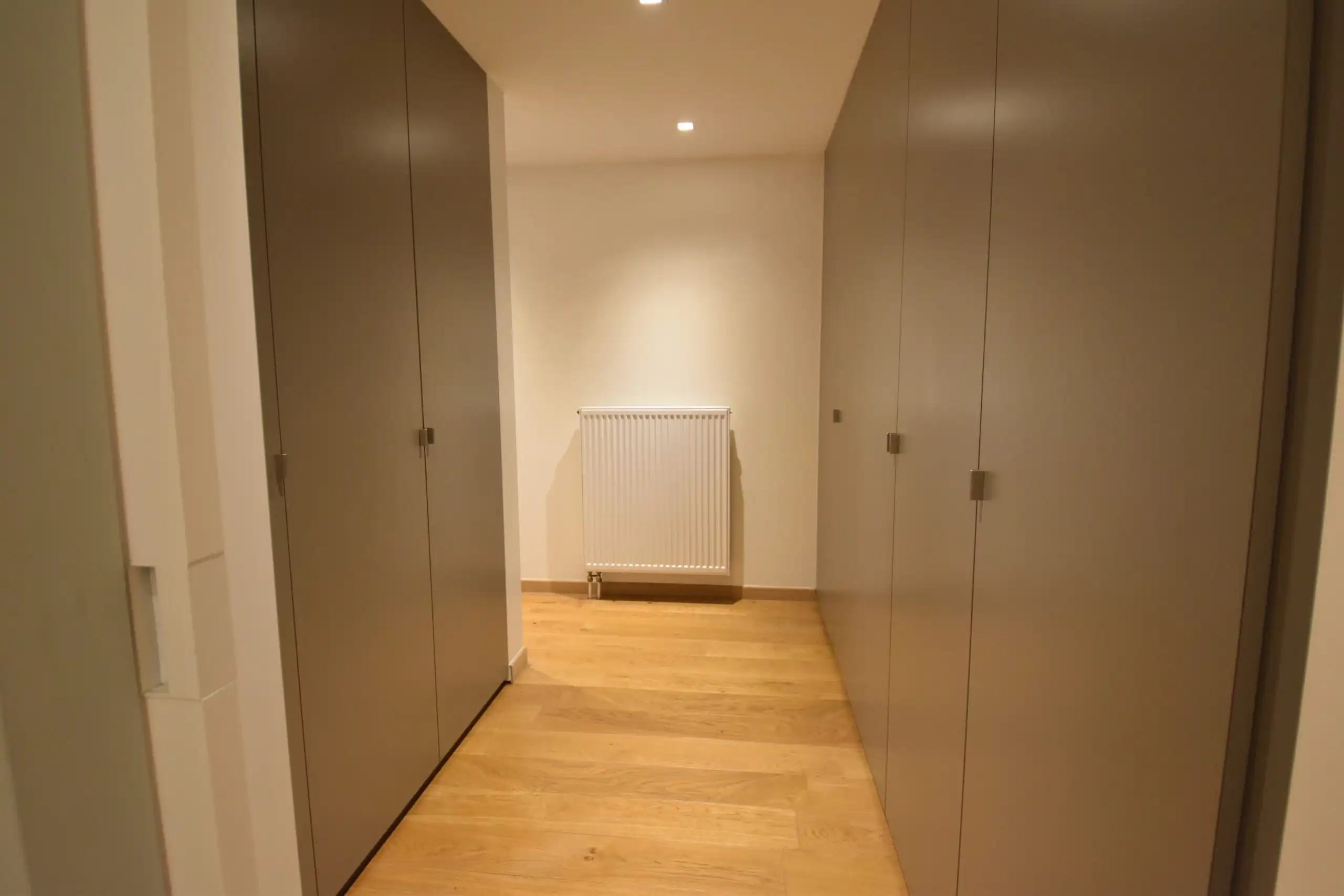 Volledig gerenoveerde woning met tuin en carport foto 11