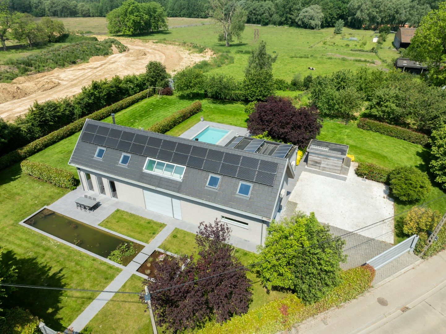 Luxe landhuis te Opwijk: Uw multifunctionele droomwoning foto {{pictureIndex}}