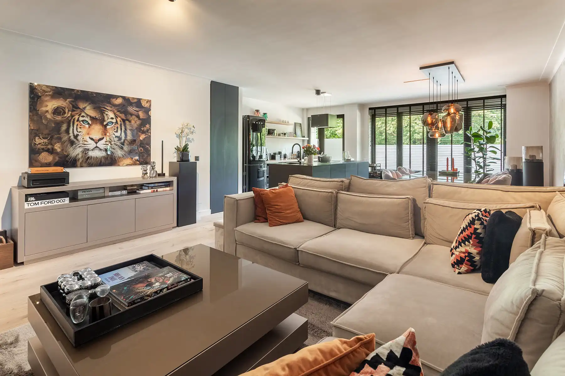 Prachtig vernieuwd app. op toplocatie + garagebox en P foto 3