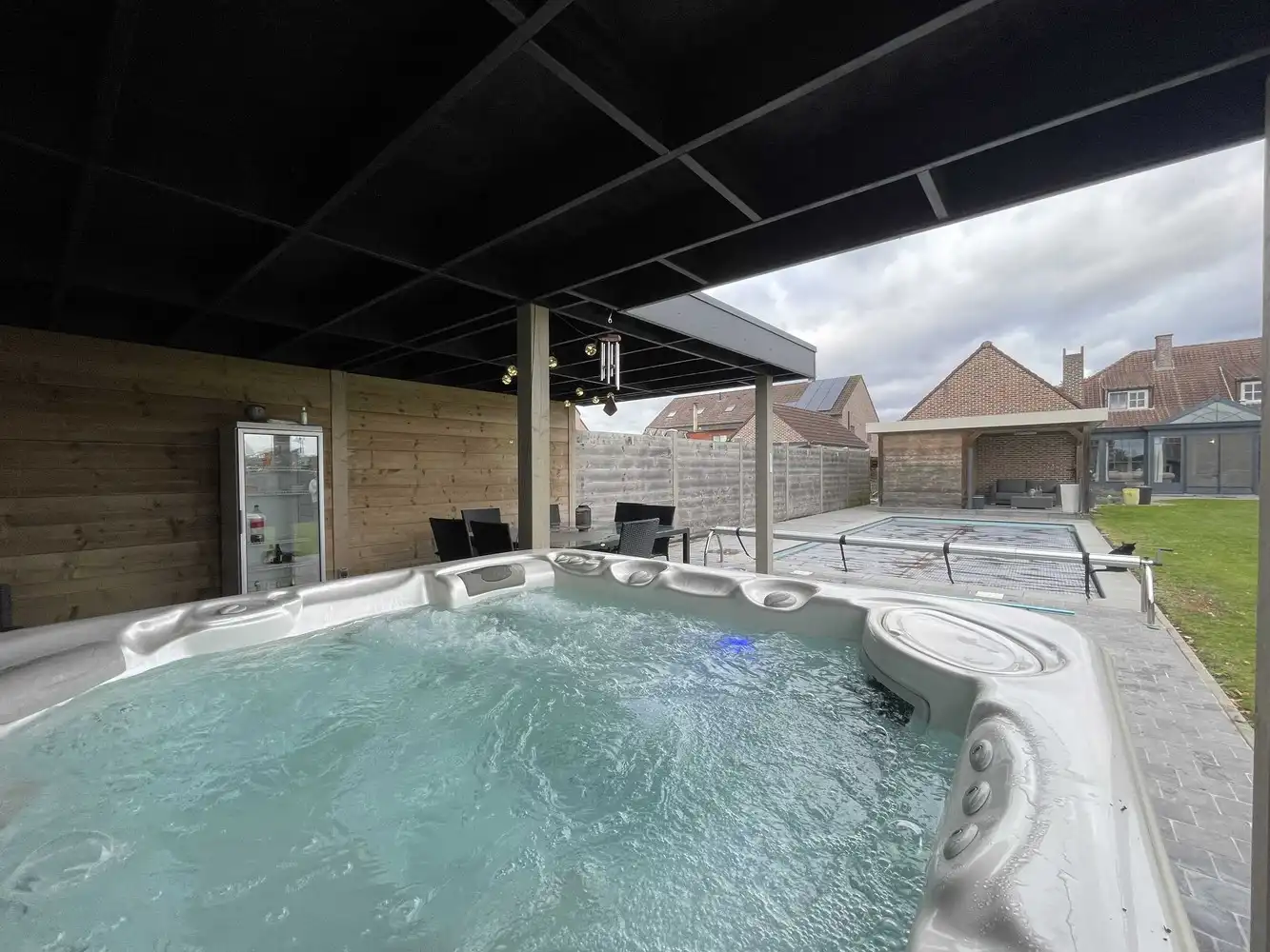 Gunstig gelegen woning met zwembad foto 24