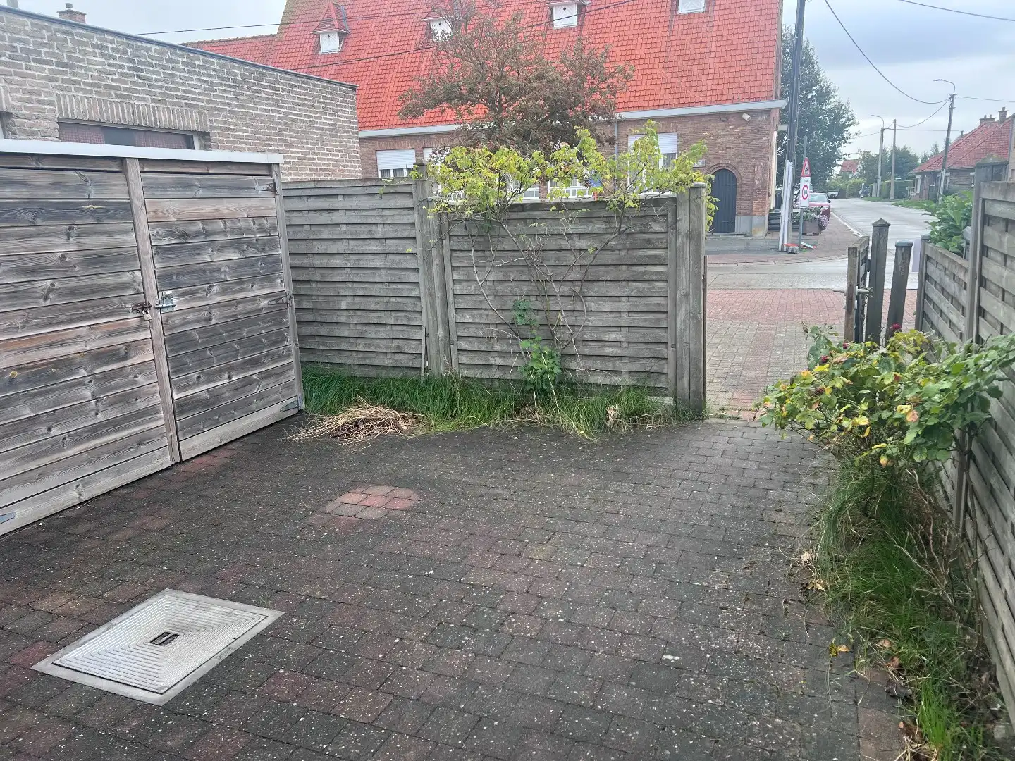 Woning met gezellig tuintje en privatieve staanplaats te huur in De Haan! foto 8