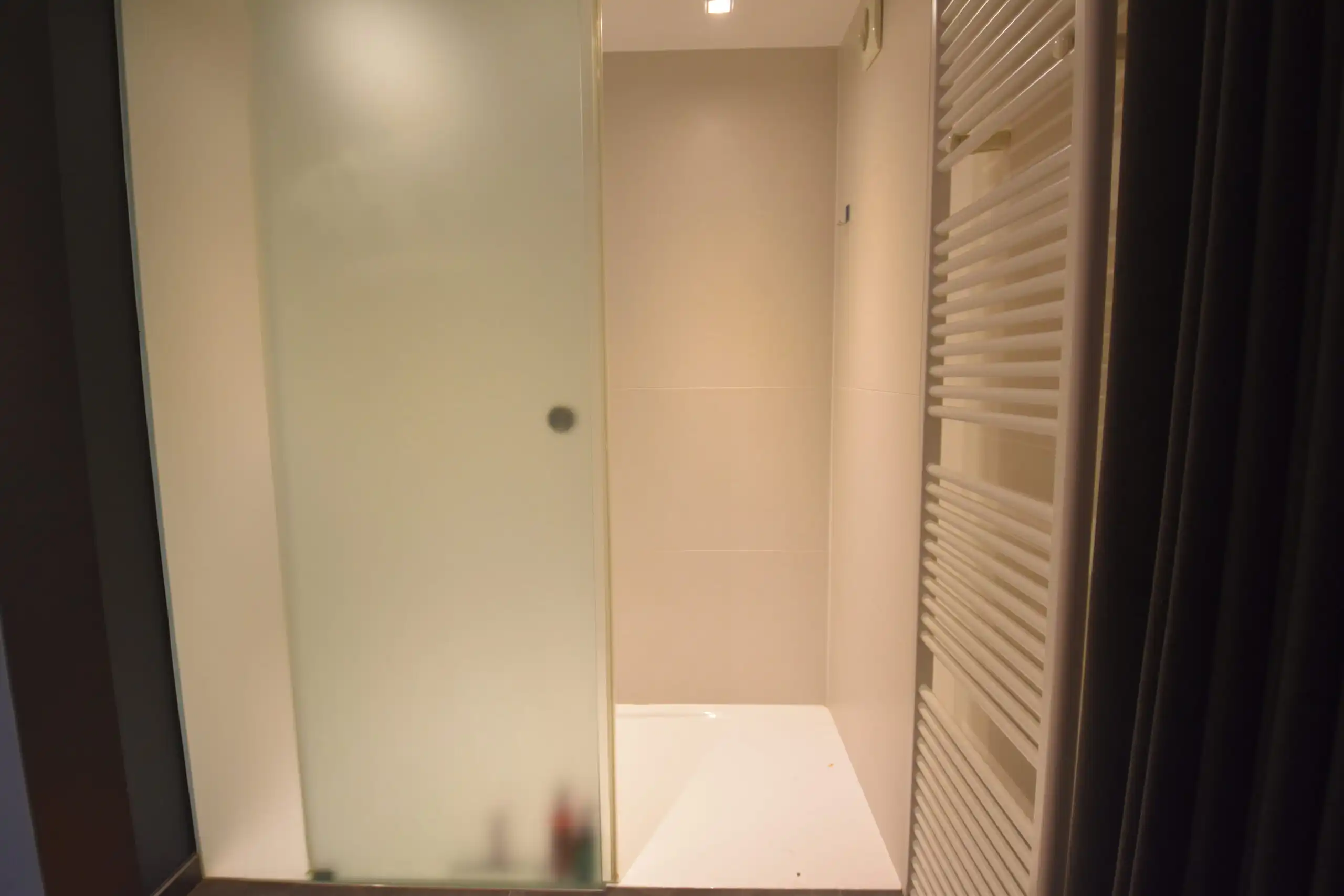 Volledig gerenoveerde woning met tuin en carport foto 9