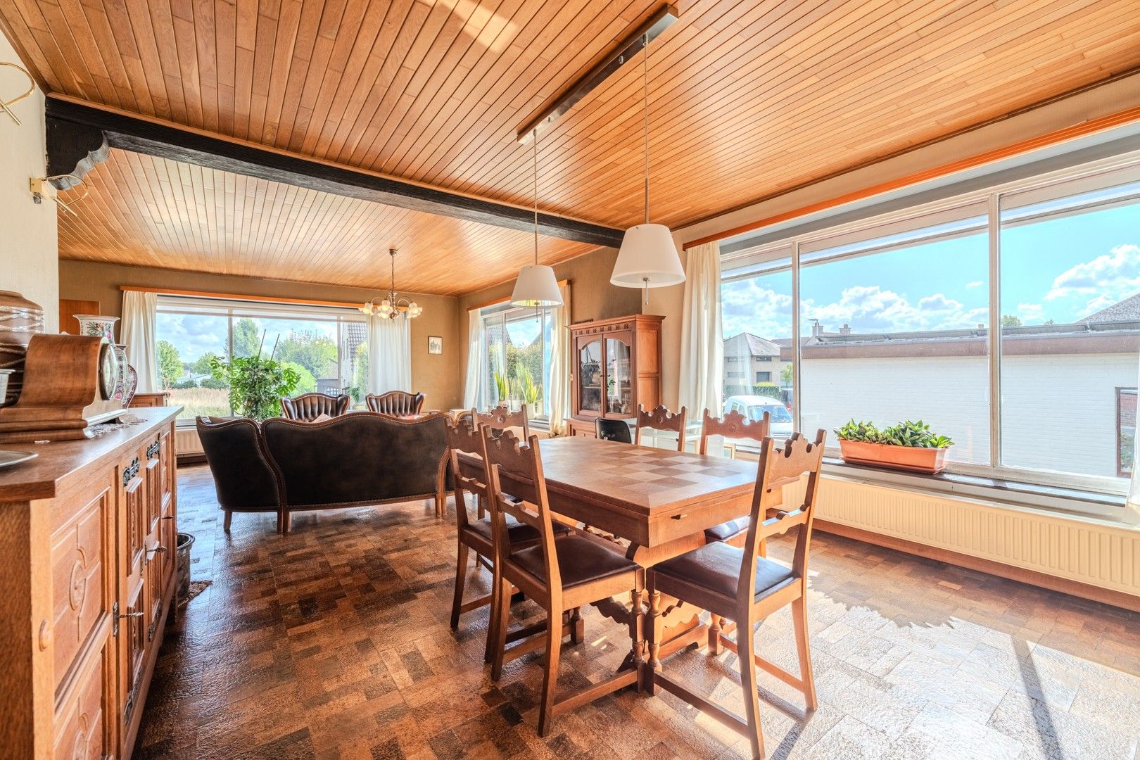 Te renoveren bungalow op zonnig perceel foto 3
