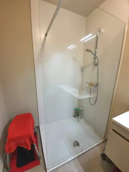 INSTAPKLAAR gelijkvloers recent appartement met privé inkom en carport foto 19