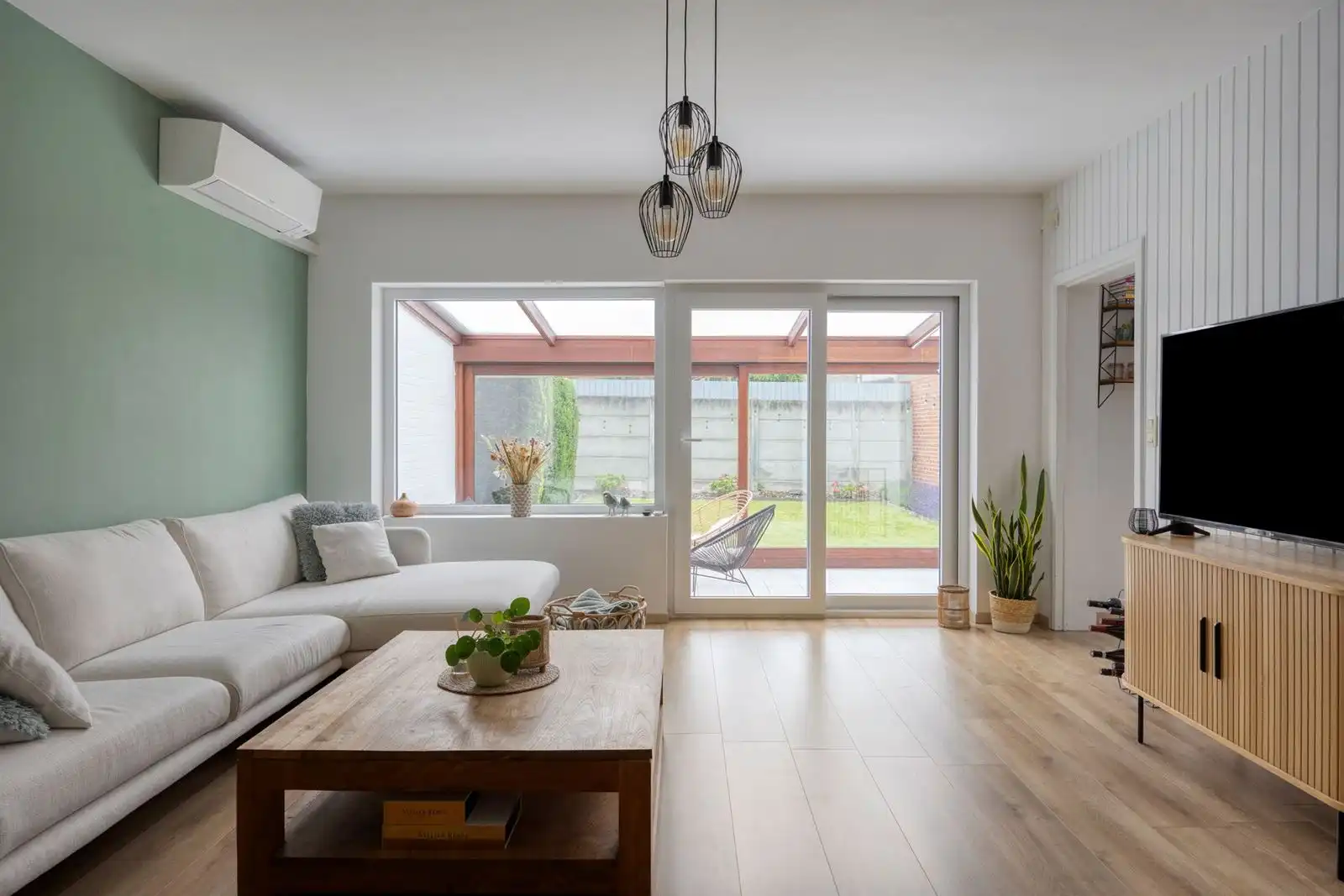 Instapklaar gelijkvloers appartement met 2 slaapkamers, garage en zonnige tuin foto 5