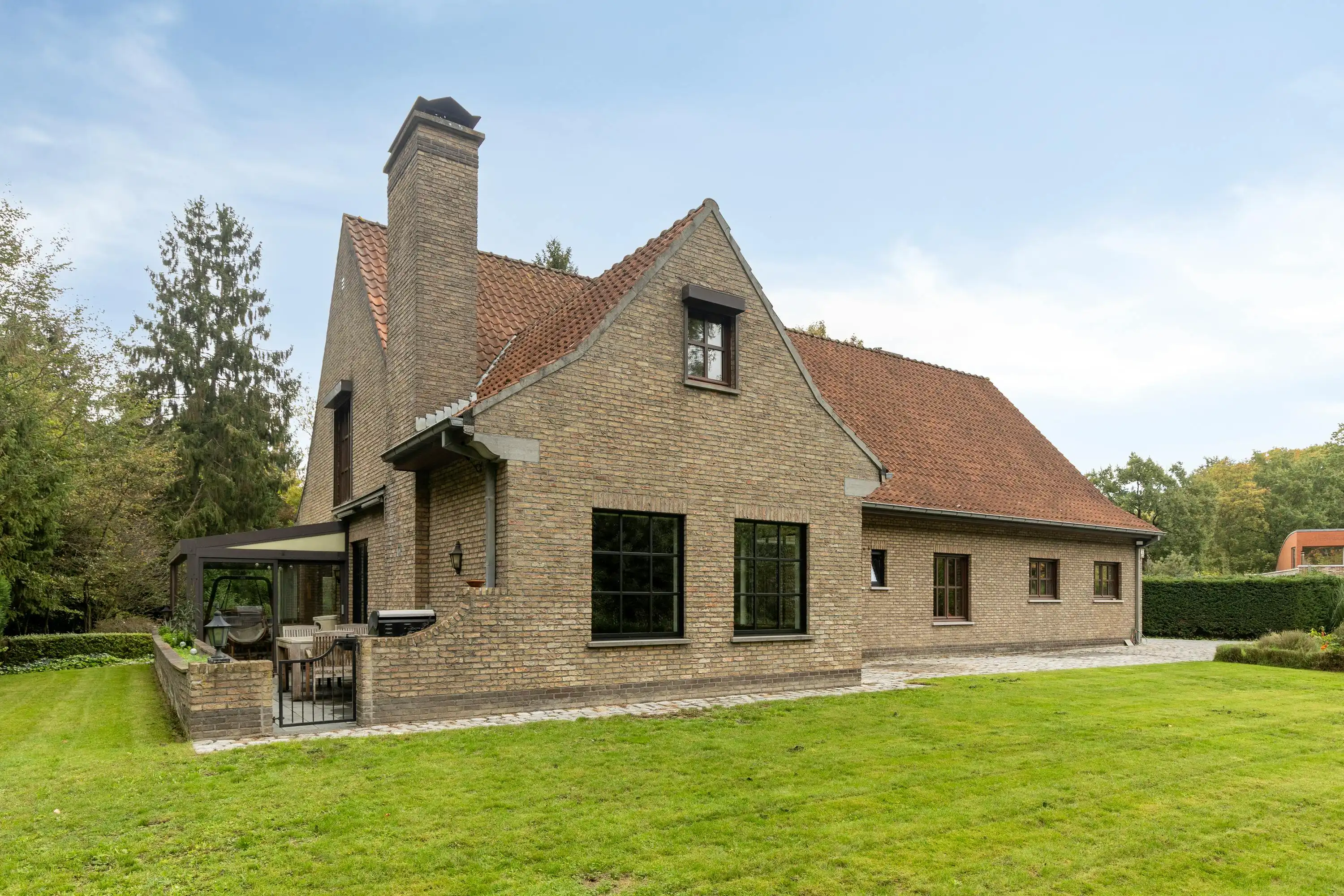 Royale villa met privatief bos en enorm potentieel in Aalter foto 3