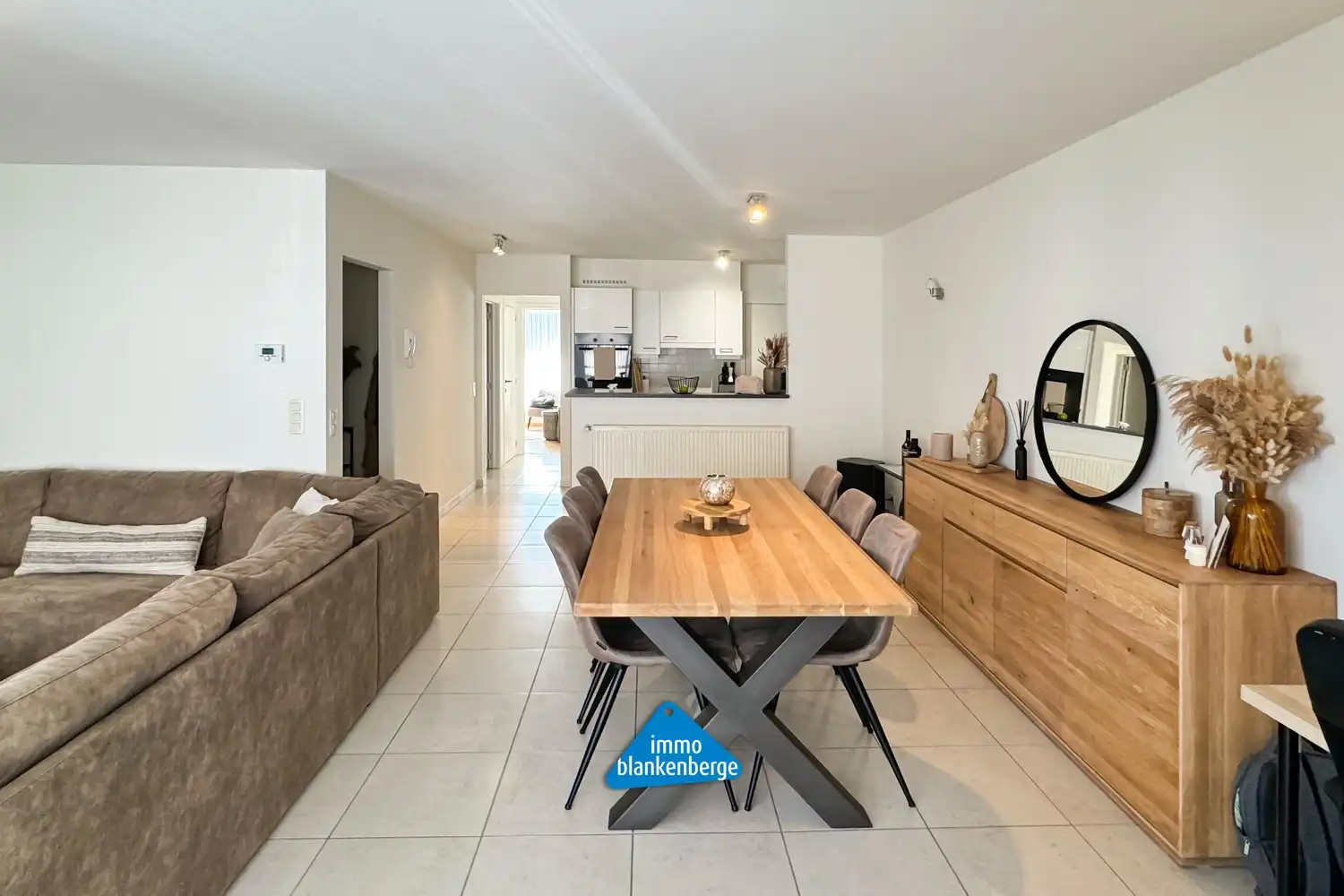 Ruim en modern appartement met twee slaapkamers foto 5