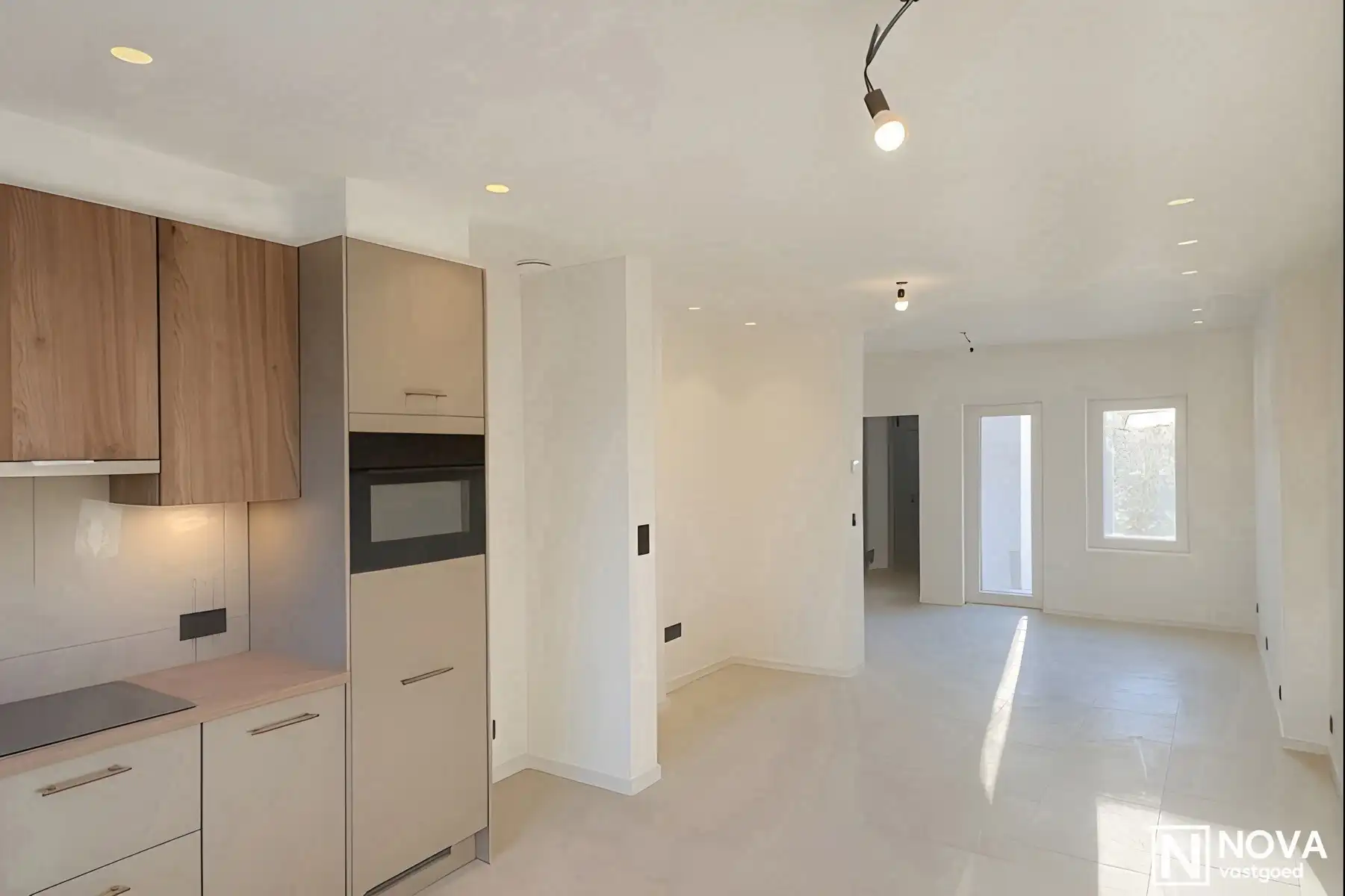 Volledig vernieuwde woning met 3 slaapkamers en tuin. foto 3