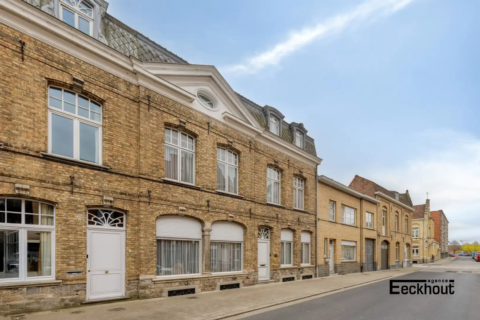 Karaktervol en statig herenhuis met stadstuin en achterhuis (incl. grote garage) in het centrum van Ieper! foto 24