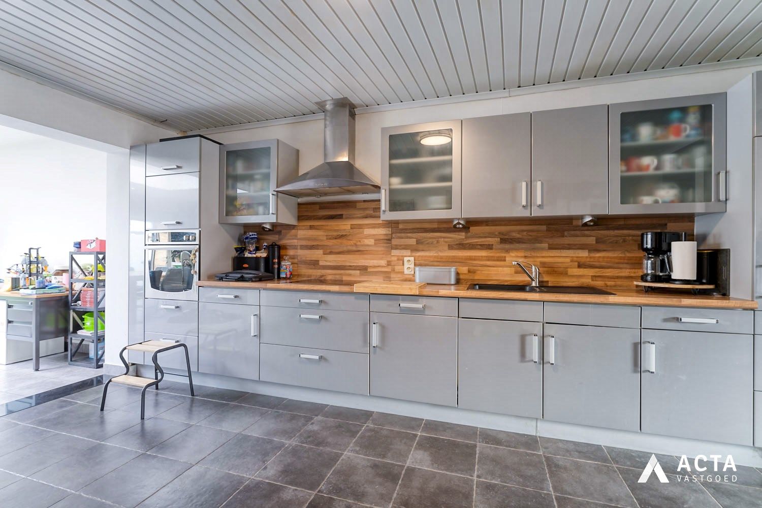Gezinswoning met twee slaapkamers en tuin in Adinkerke foto 2