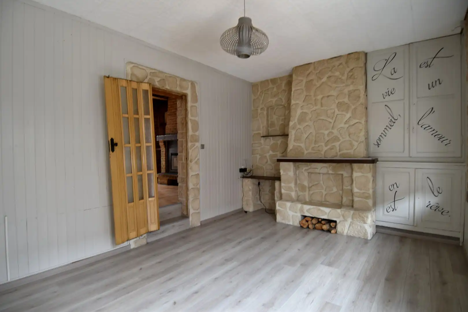 Te renoveren woning met 3 slaapkamers mét uitweg, ruime zolder en zonnig terras te koop in hartje Rekkem foto 7