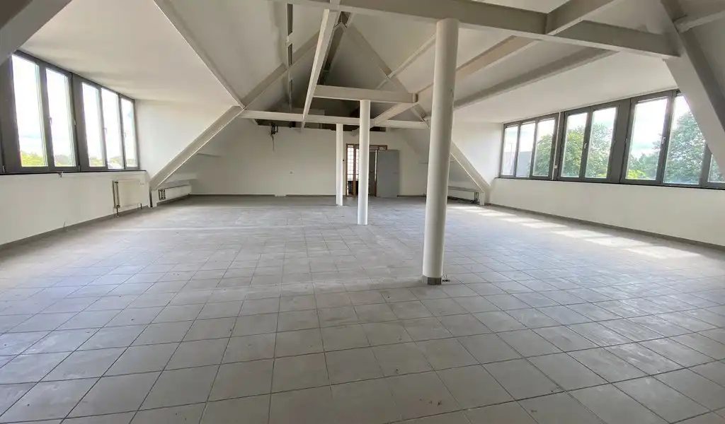 Commercieel gelegen kantoorruimte te huur in Aalst foto 4