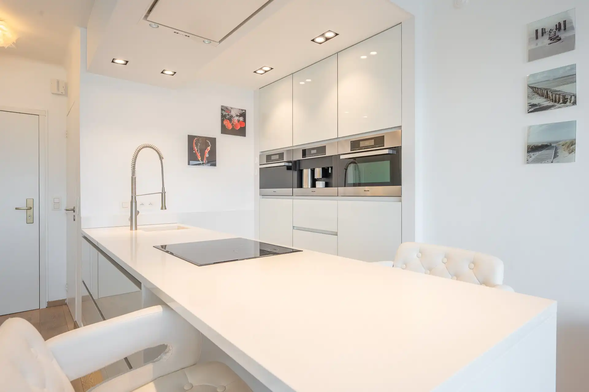 Perfect ingerichte studio met zijdelings zeezicht foto 4