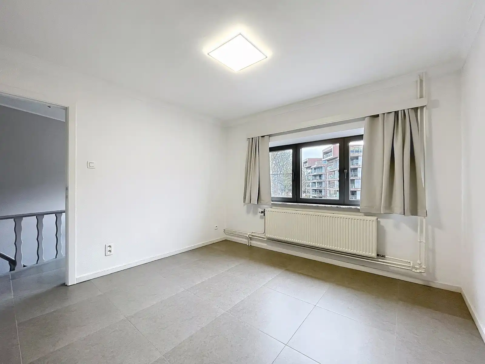 Rijwoning met 3 slpks en koer nabij het centrum foto 13