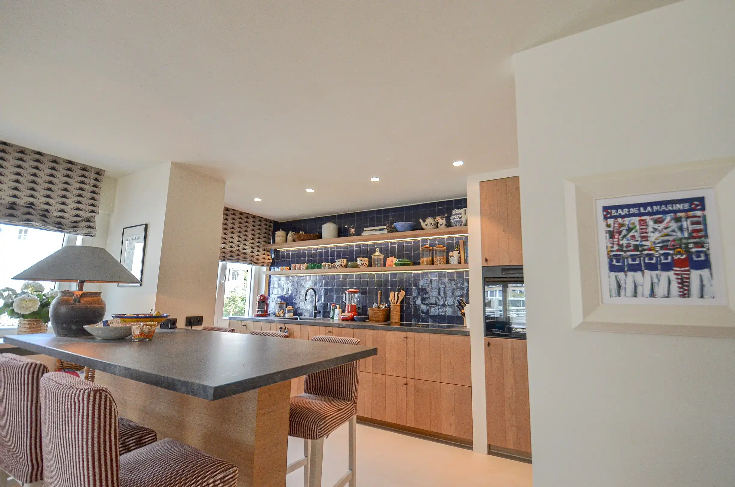 Stijlvol hoekappartement met tijdloze elegantie en een open zicht op de Kustlaan. foto 6