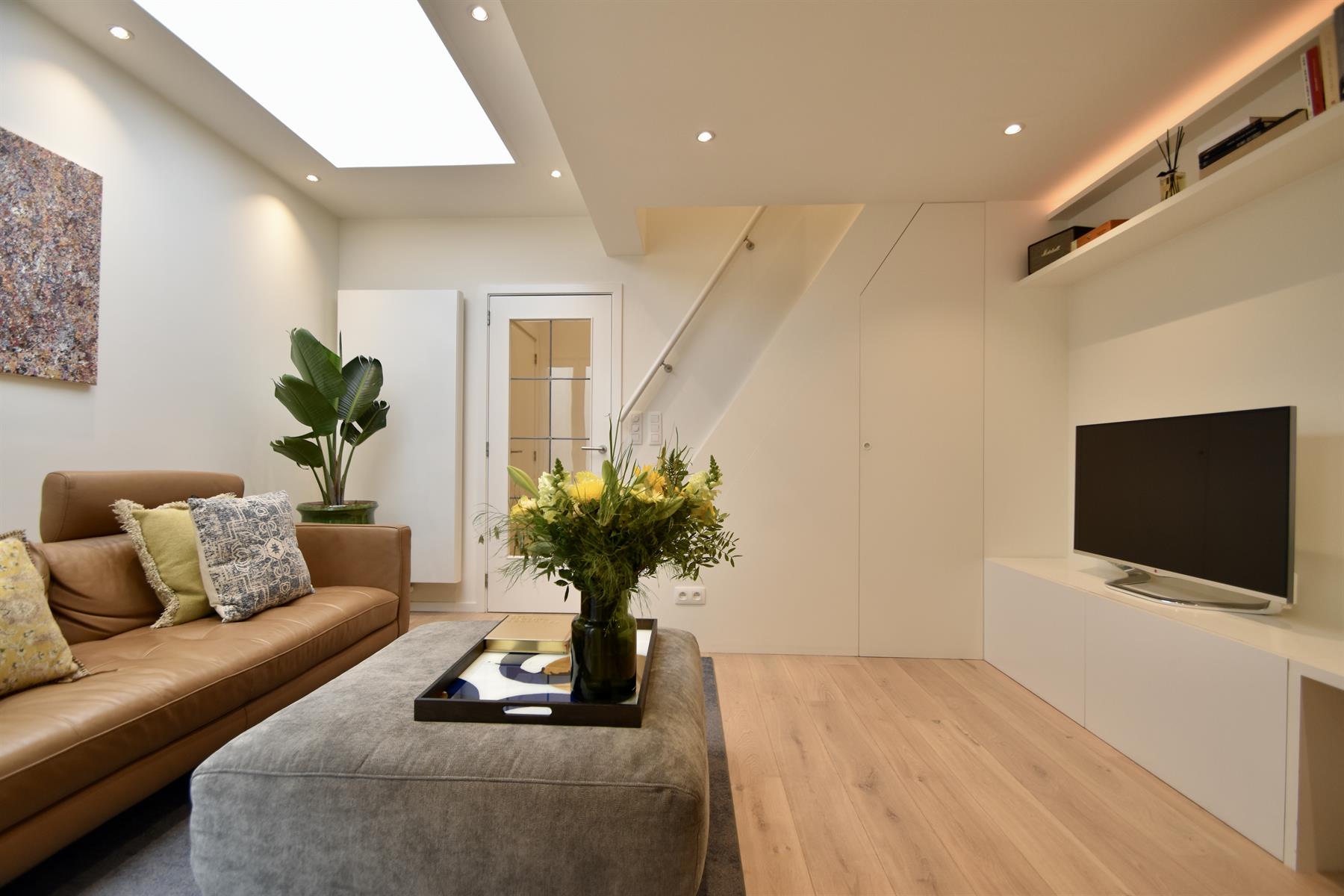 ANTWERPEN - Mooi gerenoveerd appartement nabij het hippe Zuid! foto 2