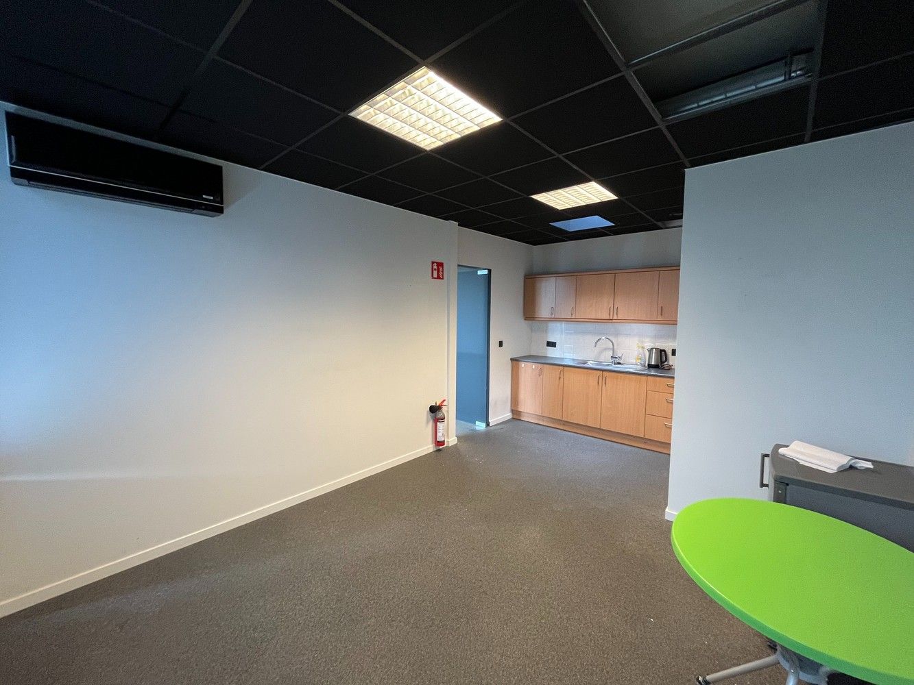 217m² kantoren + 696m² bedrijfshal foto 13